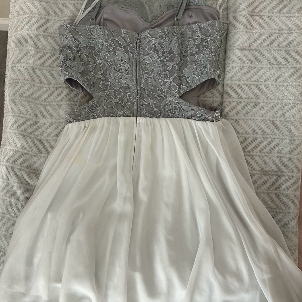 Windsor Gray and White Lace Dress - Picture 2 of 2